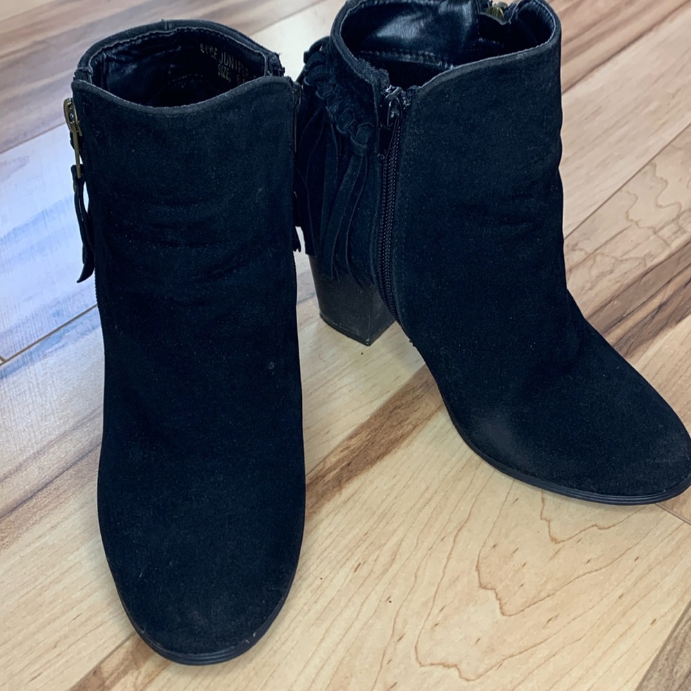 Black suede, fringe on back heel super cute heeled boots.